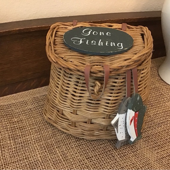 Vintage Trout Fishing Creel Woven Wicker Basket - Picture 1 of 11